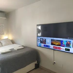 Acogedor Y Moderno Estudio En Capuchinos , Málaga España